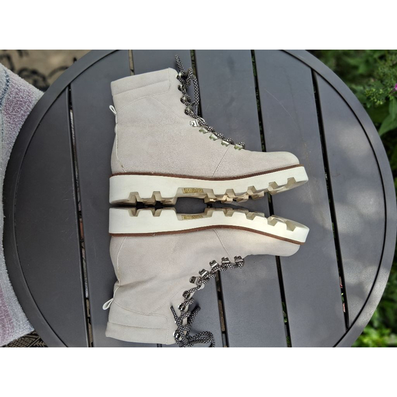 mi.im Beige Lace Up Boots with Black Laces US 9 MILITARY Winter Lug Heel EUC - Picture 5 of 11